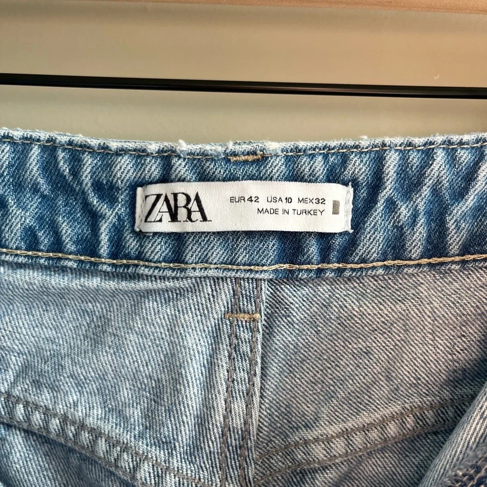 ZARA Women’s Distressed Medium Wash Mom Jeans - Picture 3 of 4